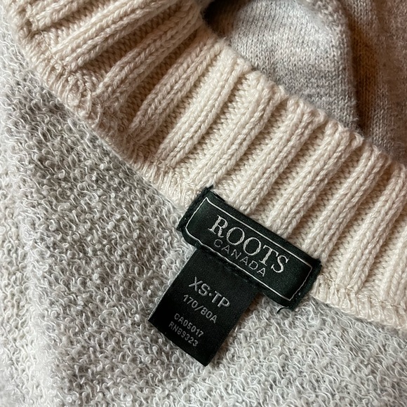 Wonen’s Roots Button up Sweater ( XS ) - Picture 2 of 4